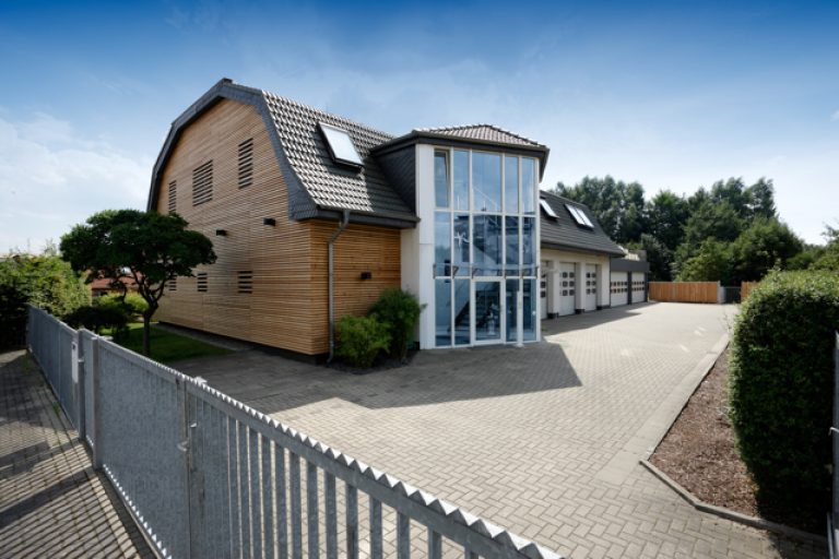 Exklusives Penthouse mit 150 m² Dachterrasse und großzügiger Gewerbeeinheit 