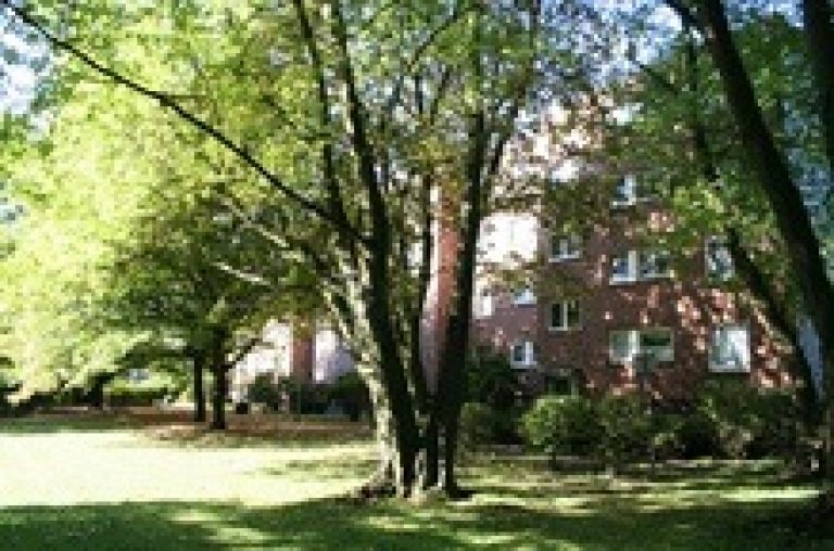 Ruhig, gepflegt, Eigentumswohnung mit parkähnlichem Grundstück 