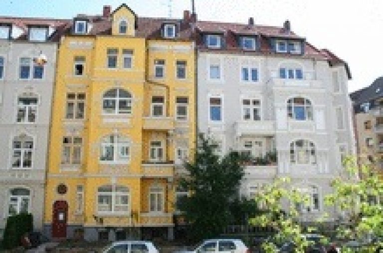 Aufteilung, Sanierung und Verkauf von 4 Altbauwohnungen mit Garten / Balkonen  