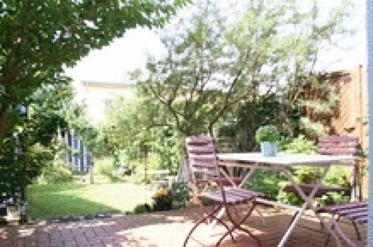 Niedrig-Energiehaus mit ökologischer Ausstattung, Garten, Dachterrasse und unverbaubarer Weitsicht 